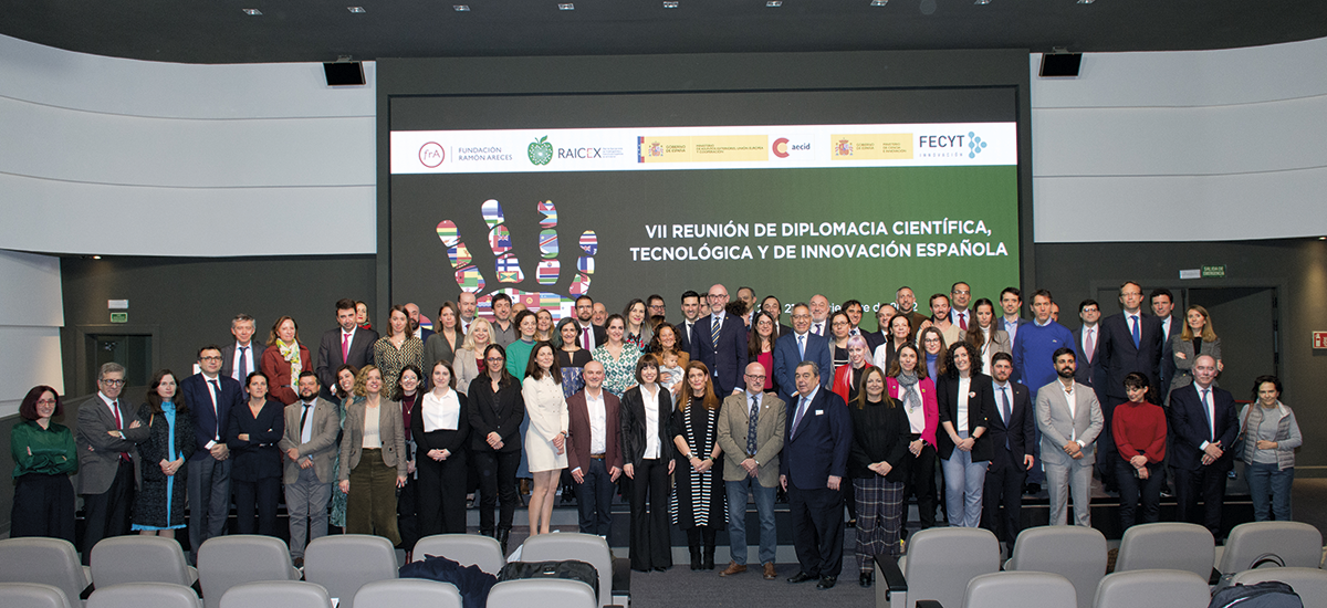Foto de familia de la VII Reuni&oacute;n de Diplomacia Cient&iacute;fica