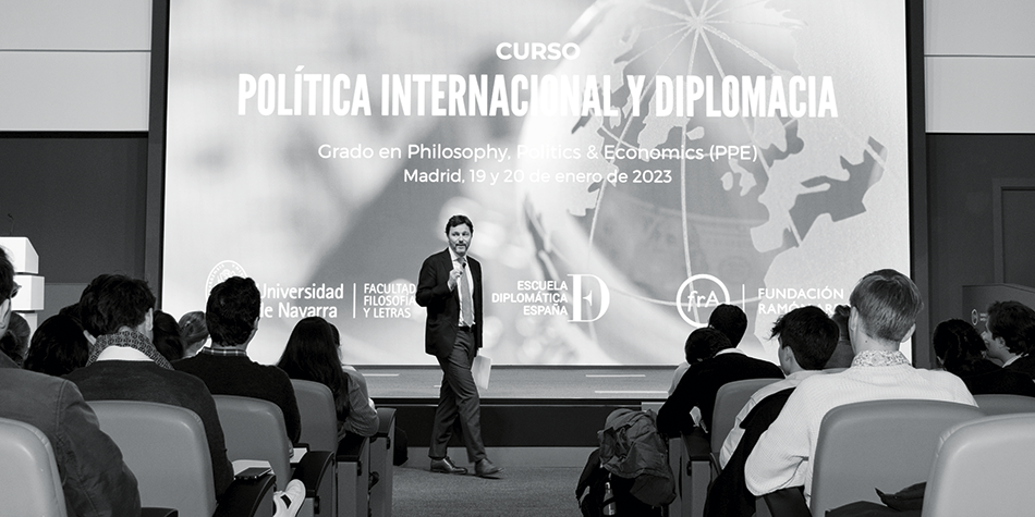 Curso de Pol&iacute;tica Internacional y Diplomacia