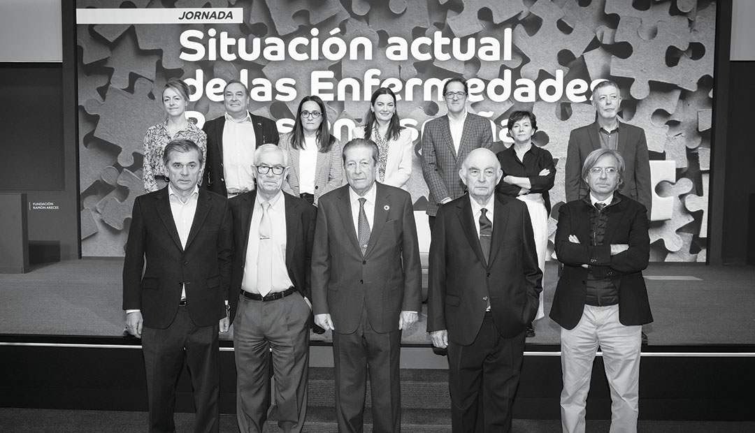 En el centro de la primera fila aparece el profesor Mayor Zaragoza en una de sus últimas intervenciones en la Fundación Ramón Areces.