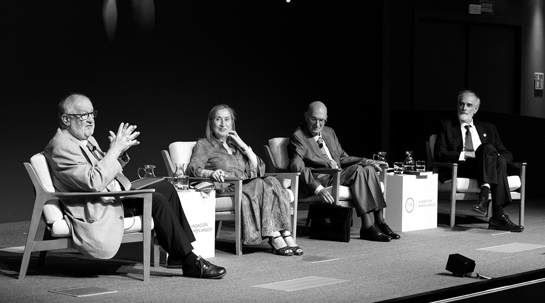 Fernando Gonz&aacute;lez Urbaneja, Ana Pastor, Juli&aacute;n Garc&iacute;a Vargas y Julio L. Mart&iacute;nez.